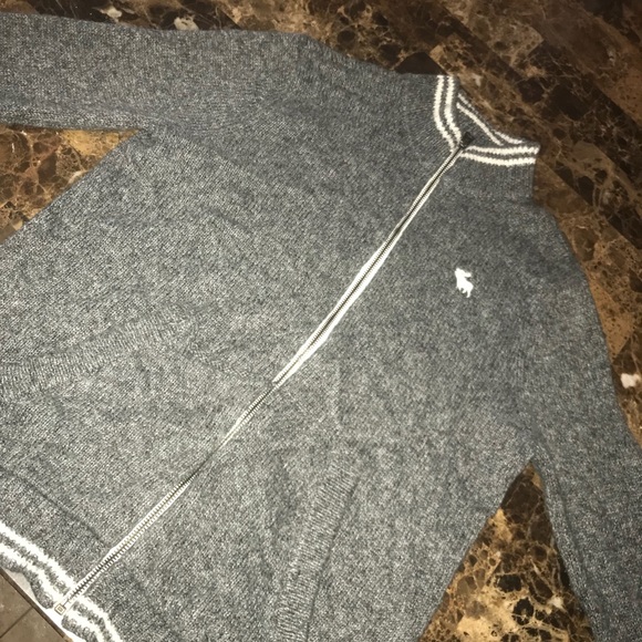 Abercrombie sweater - Picture 2 of 4